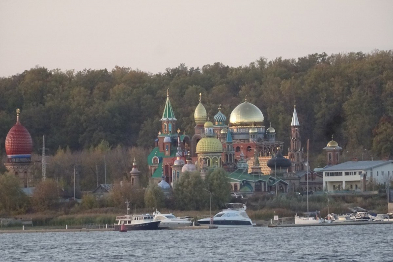 В Челнах волонтеры &laquo;Том Сойер Феста&raquo; восстанавливают скульптуру братьев Хановых