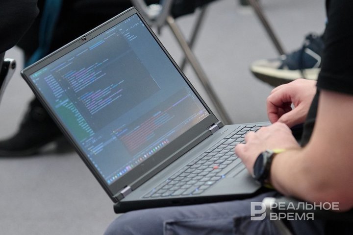 Дорогой труд: кто сможет платить иностранцам зарплату в 717 тысяч рублей
