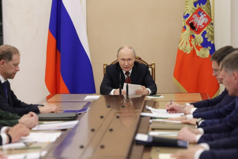 Владимир Путин: «Прошу оперативнее принимать решения»