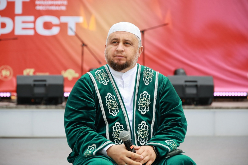 Андалузская музыка и беседы о патриархате